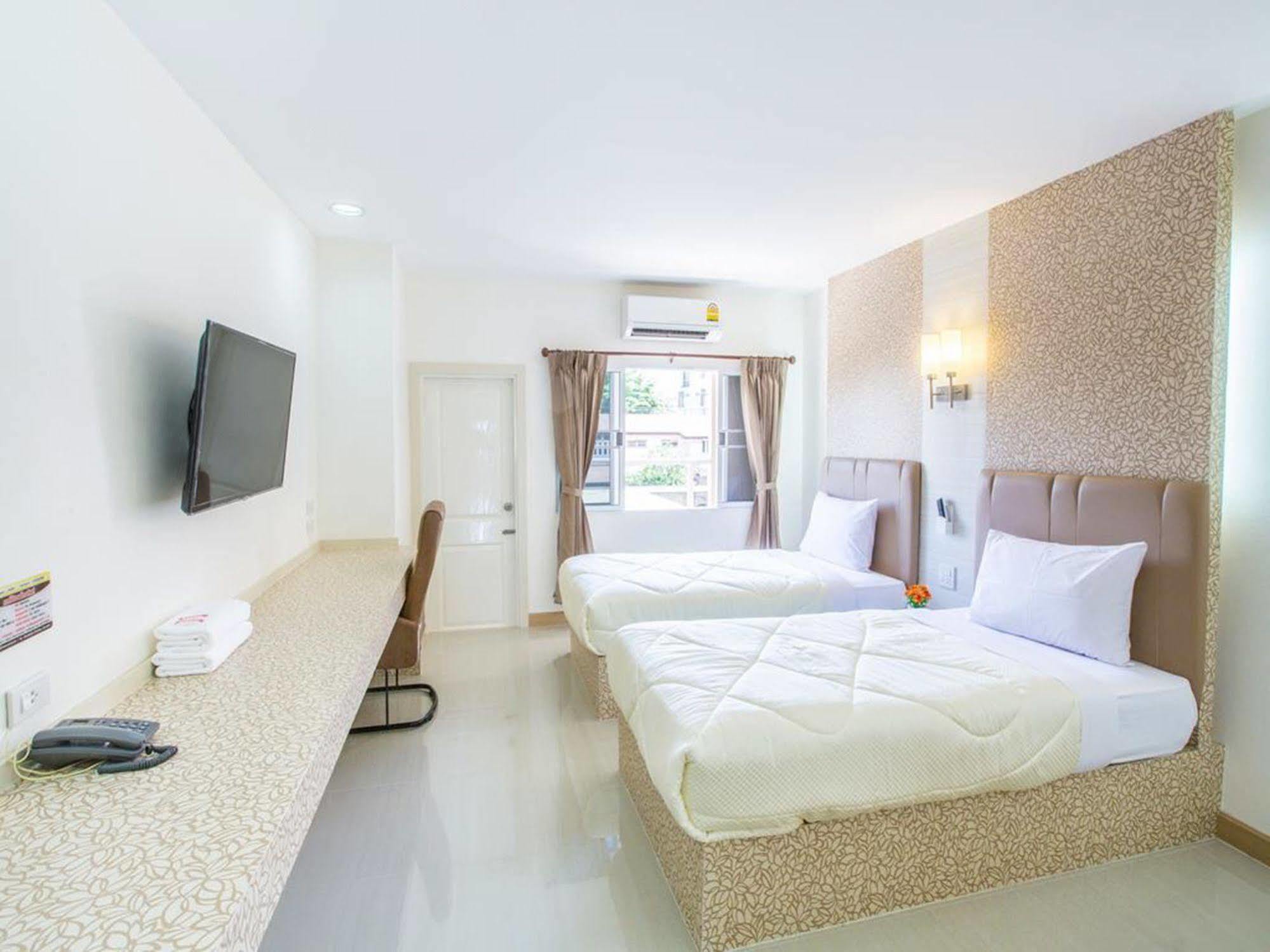 P.A. Thani Hotel Nakhon Sawan Exterior foto